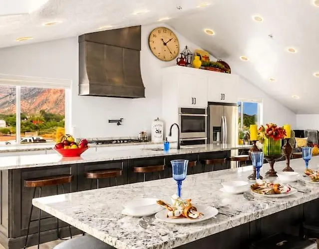 Zion Luxury Retreat Garden & Pool * Colorado City