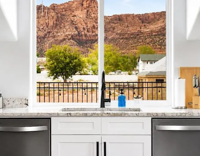 Zion Luxury Retreat Garden & Pool * Colorado City