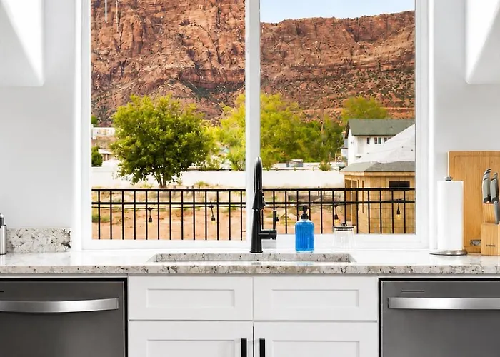 Zion Luxury Retreat Garden & Pool Dom wakacyjny Colorado City